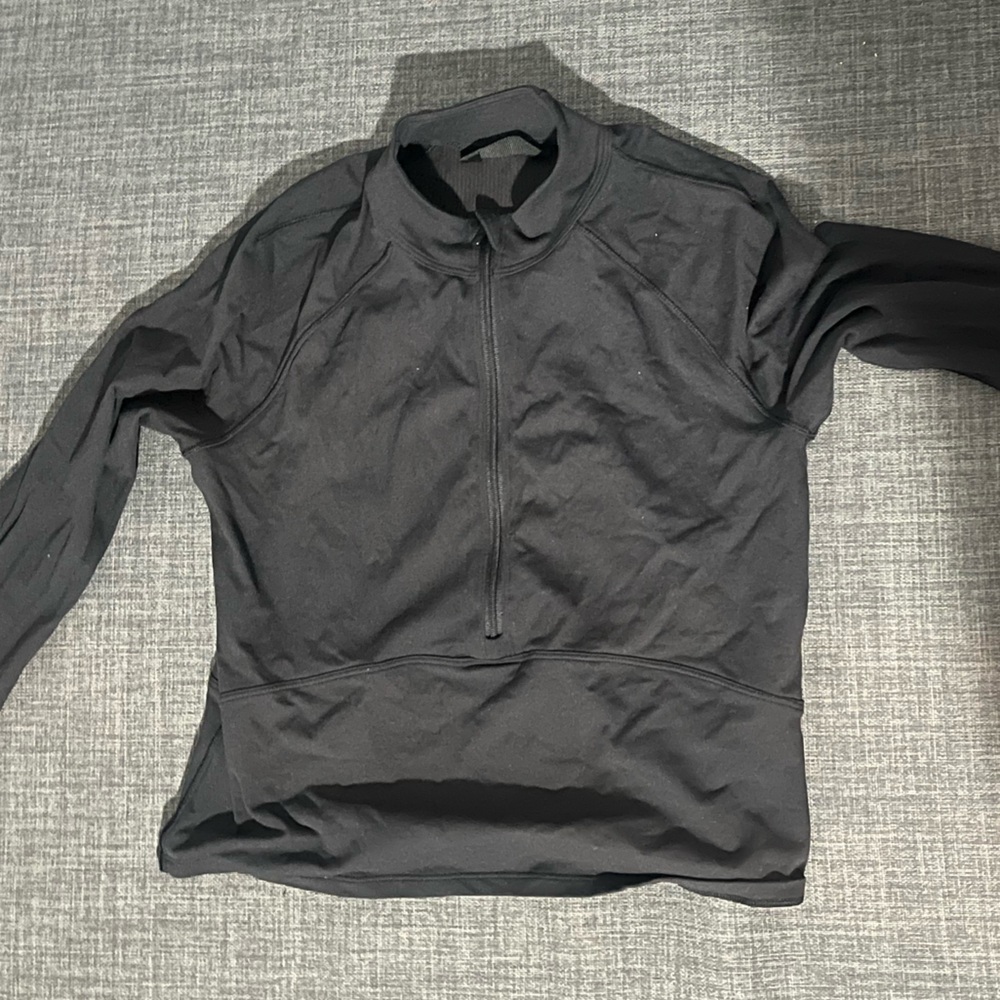 Women’s lululemon rulu quarter zip
Black, size 6
